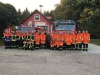 Die Feuerwehren Rechberg und Oberpfraundorf bei der Fahrzeug&uuml;bergabe